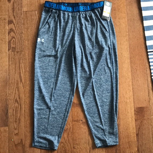 women's ua play up capris